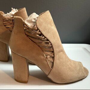 Qupid Ankle Suede Boots Size 9